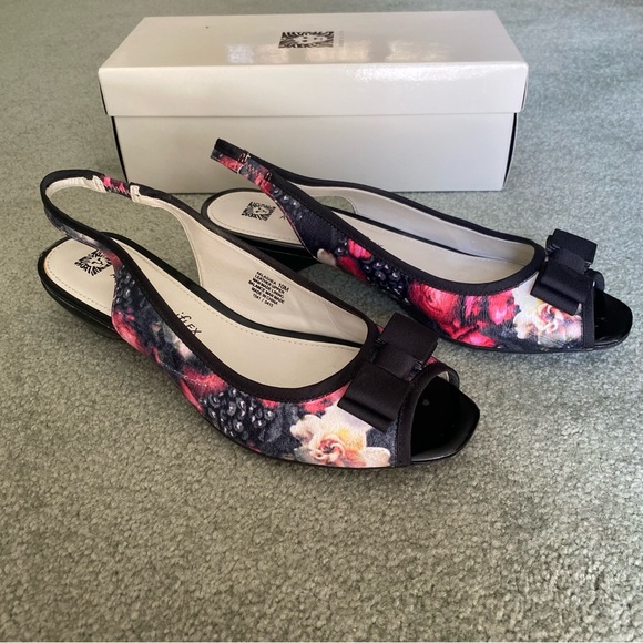 Anne Klein "iflex" 1.5" Heel Peep Toe Slingback Floral and Black ~10 M~ Classy - Picture 6 of 13